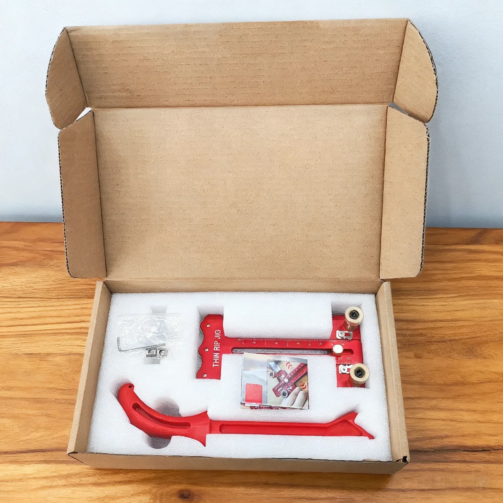 Jig xẻ mỏng cho máy cưa bàn kèm thanh đẩy
