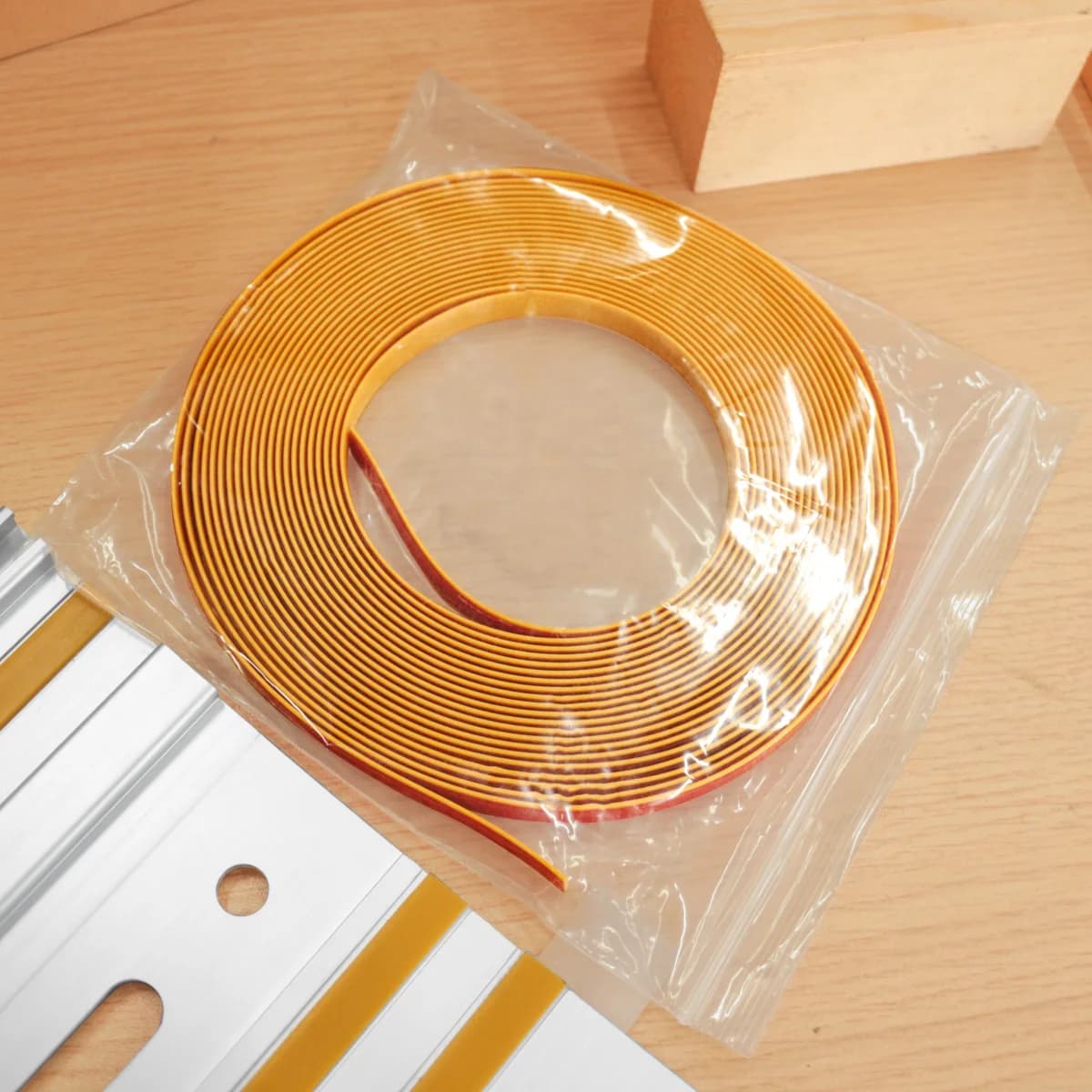 Dải Chống Vụn Răng Cưa Trong Suốt Rộng 10mm, Cuộn 4/8m